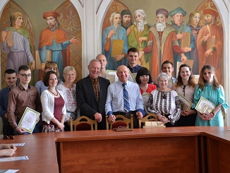 Студенти Острозької академії отримали стипендії та гранти від української діаспори